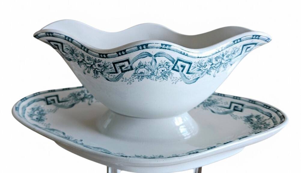 Saucière ancienne en faïence de Saint-Amand (Nord)