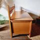 Banc coffre chêne et rotin 1960