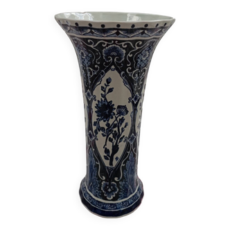 Vase bleu et blanc de Delft, motif floraux stylisé de la marque boch