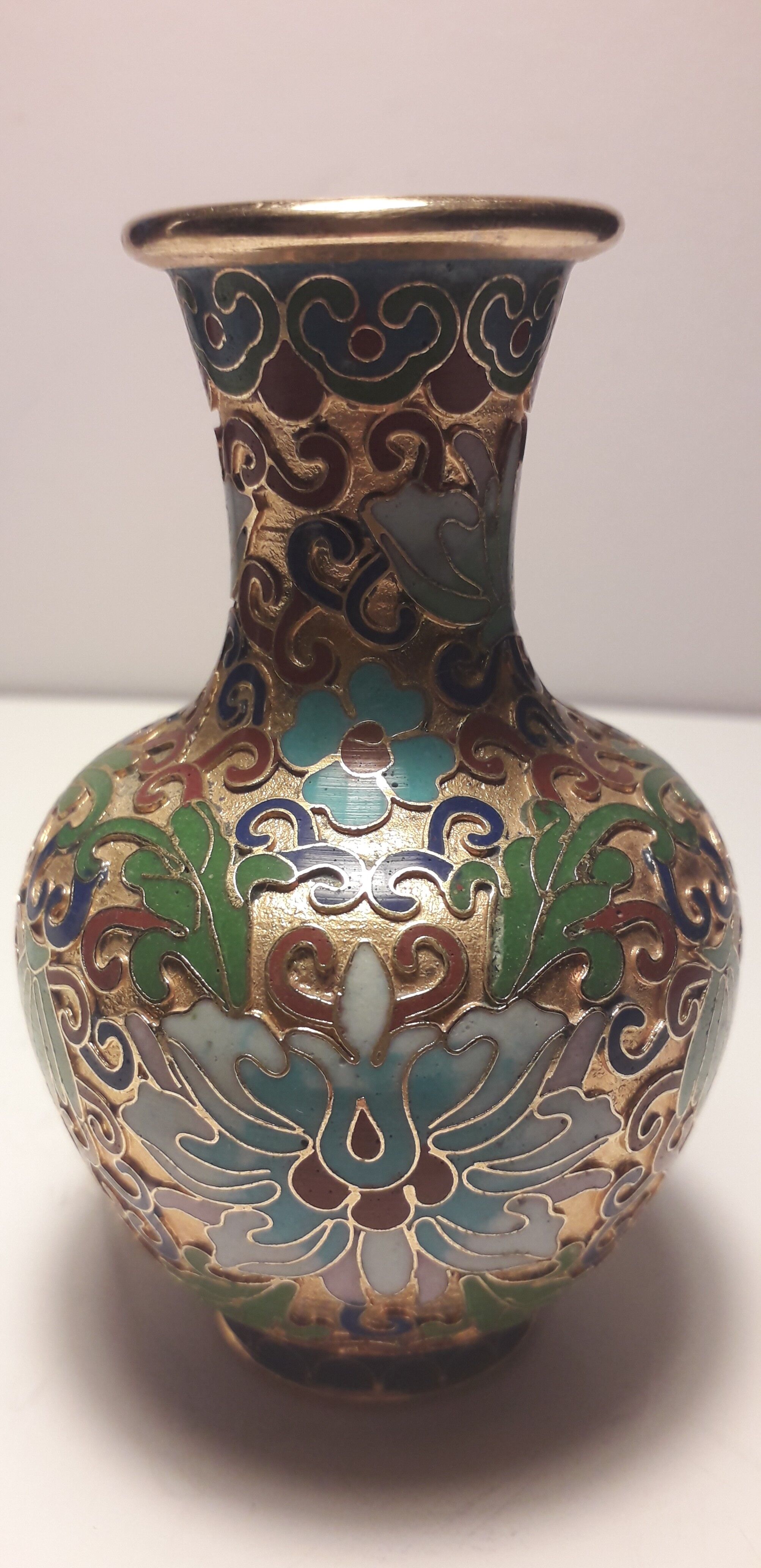 Small partitioned chinese vase
