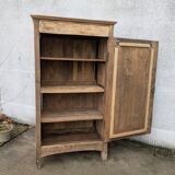 Armoire en bois naturel
