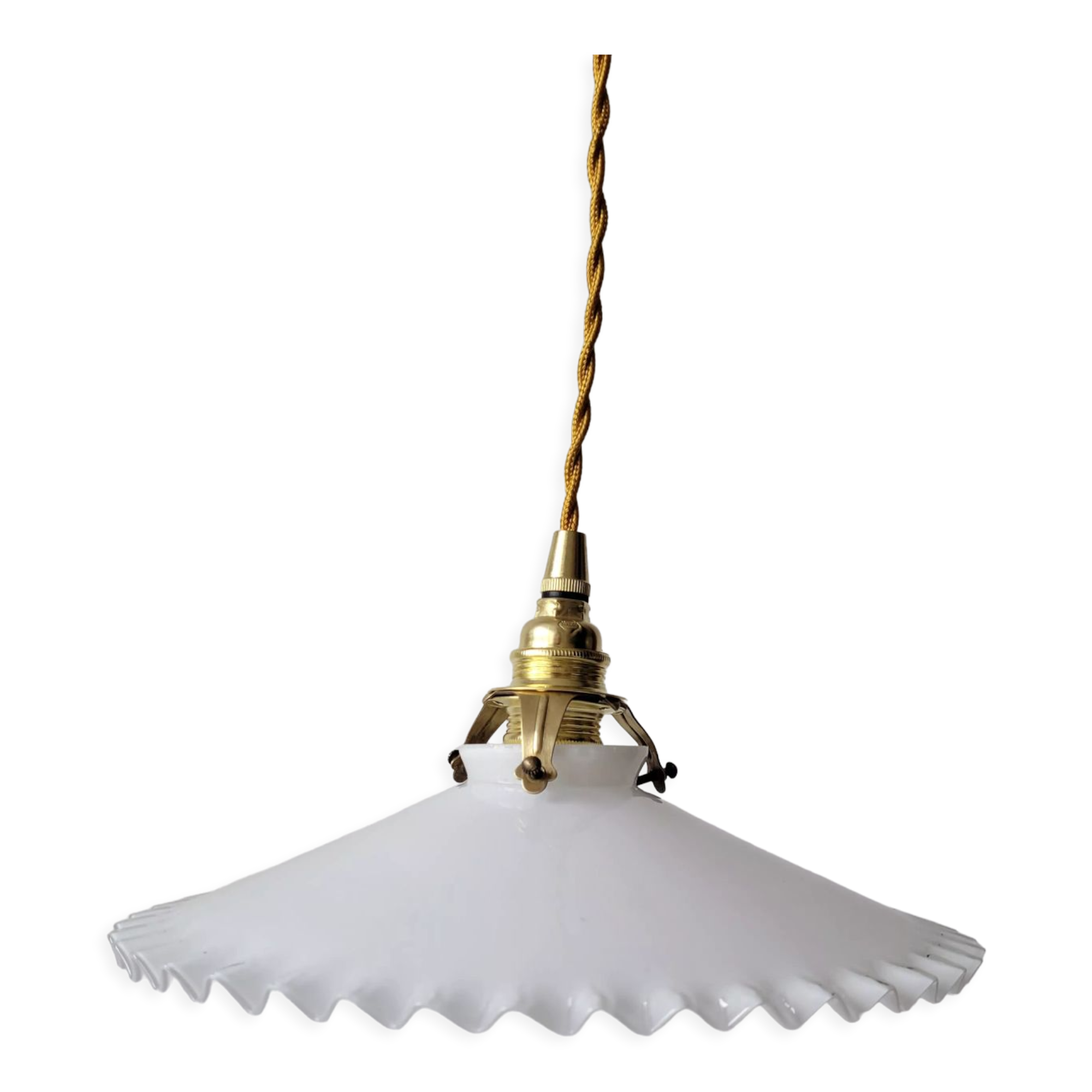 Serrated opaline suspension