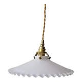 Serrated opaline suspension