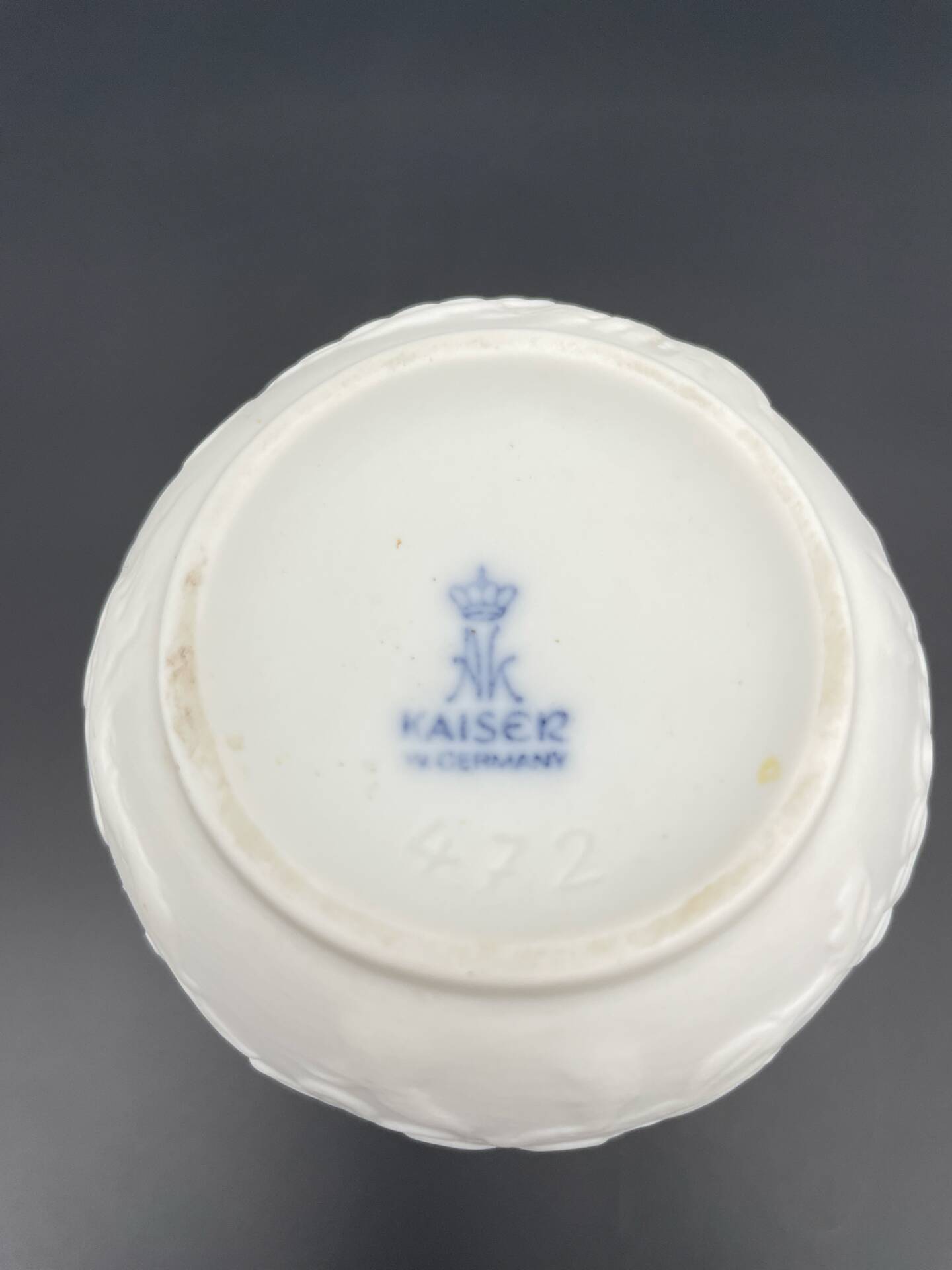 Kaiser 472 ewer vase in white porcelain