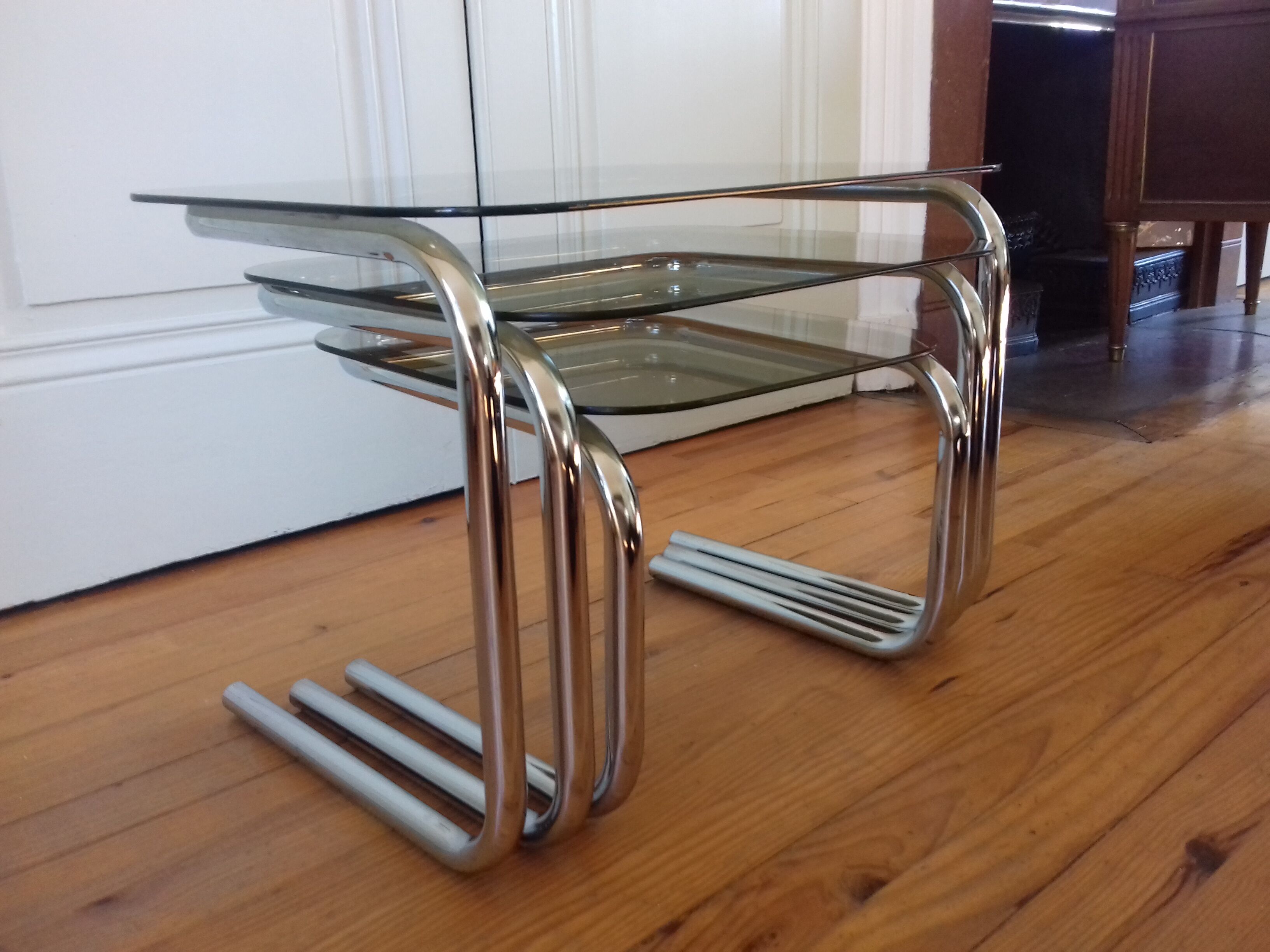 Pull-out coffee tables in glass and chrome 1970s