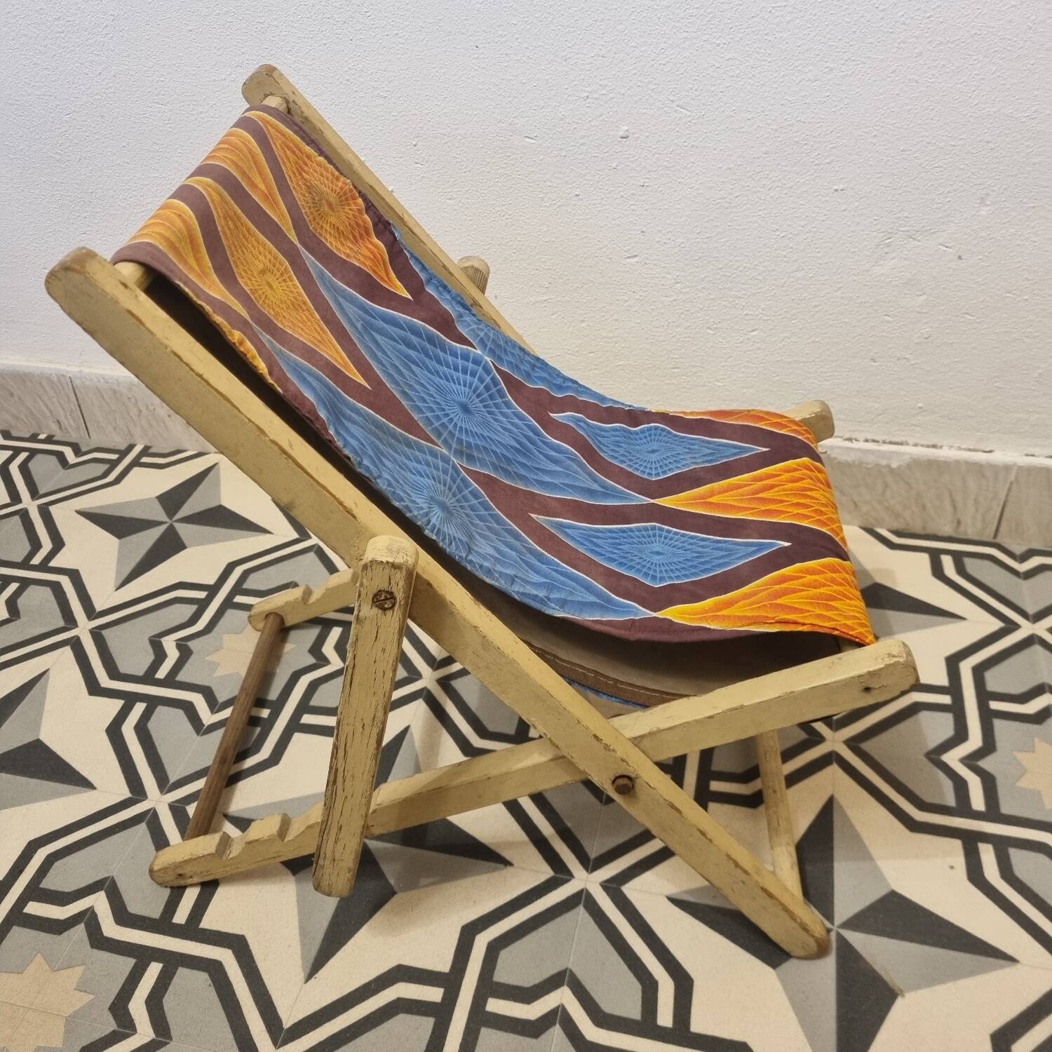 Wax deck chair for children