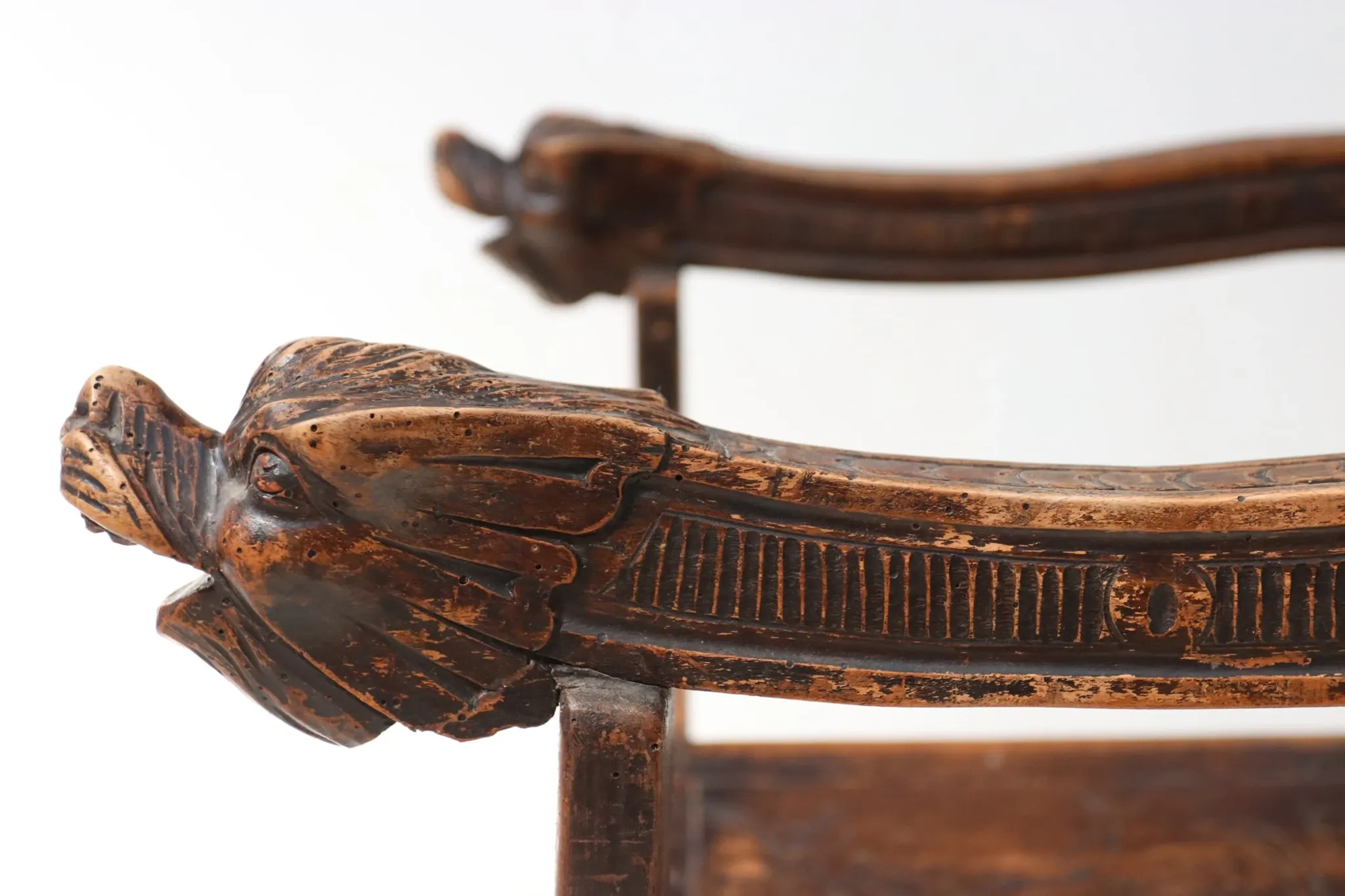 Dantesca armchair with lion heads and mascaron – neo-Renaissance, 19th c.