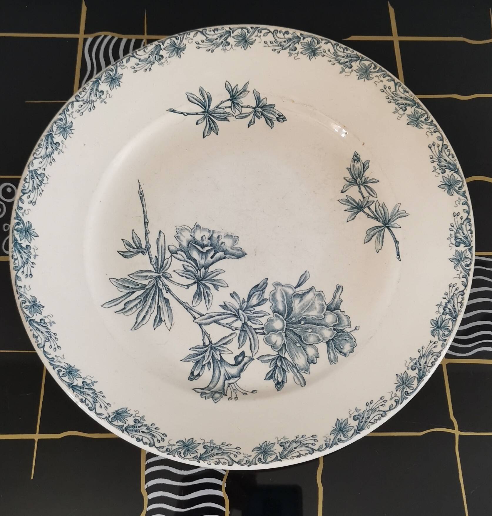 Old round ceramic dish from Sarreguemines Flore model