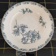 Plat rond en céramique de Sarreguemines modèle Flore