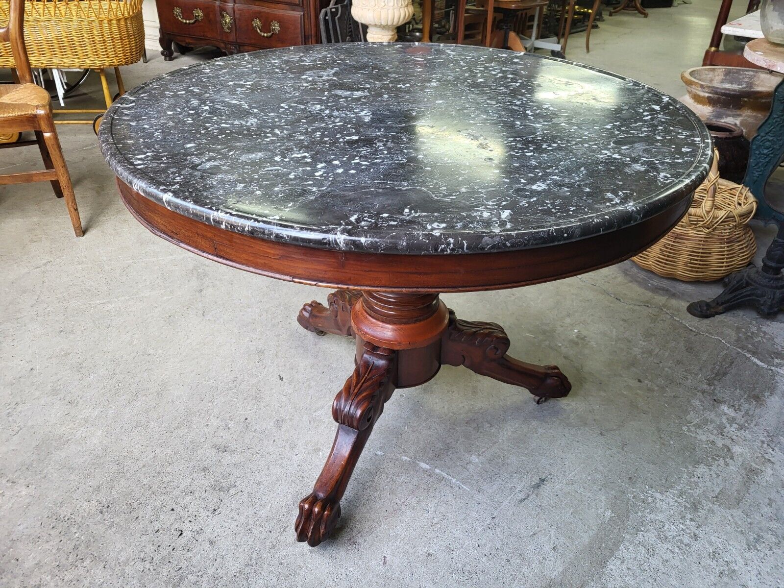 Round pedestal table with marble top and mahogany tripod from the 19th century