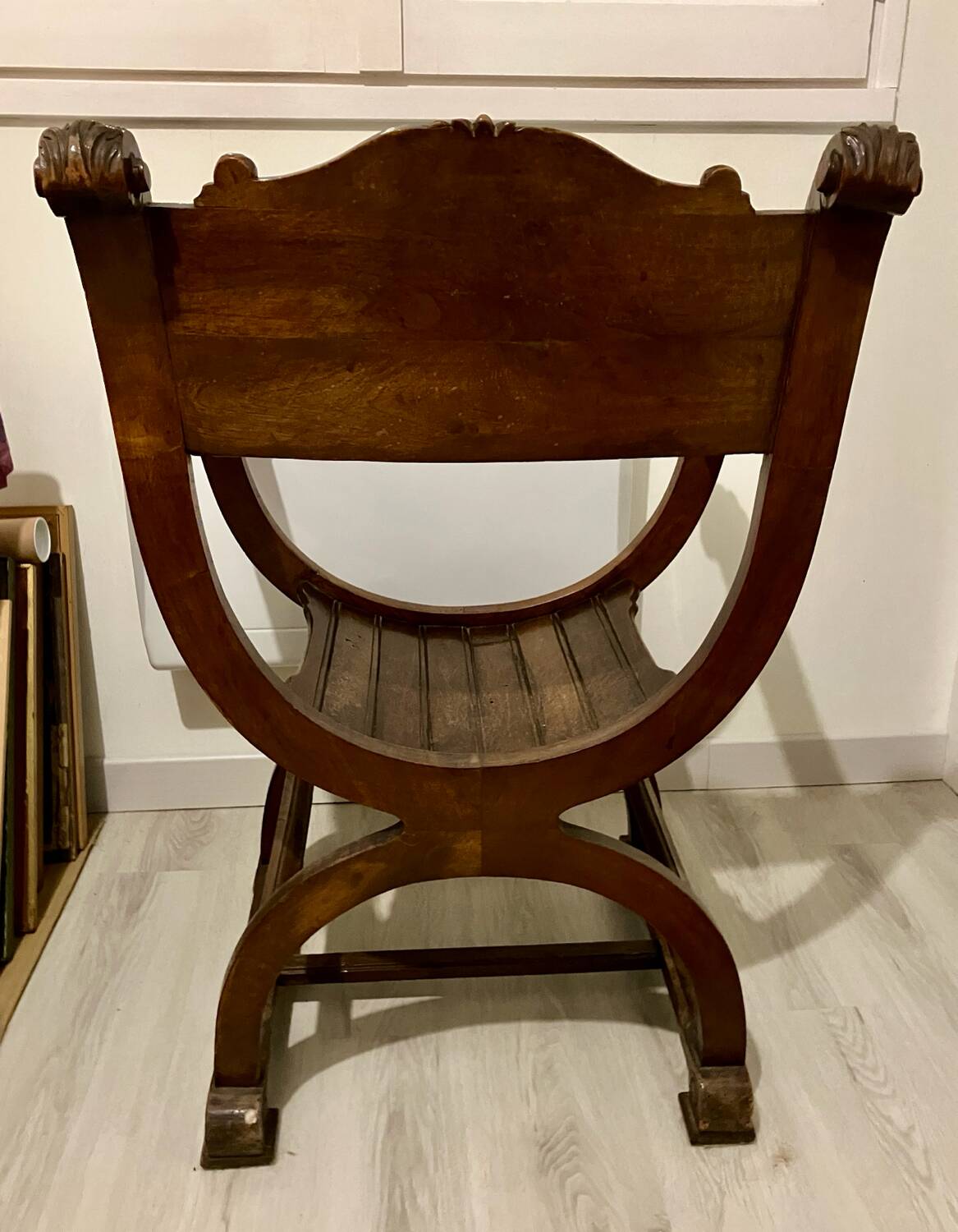 Renaissance-style Dagobert armchair in wood