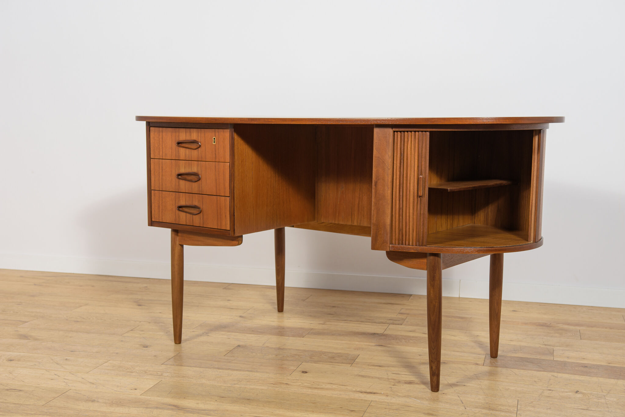 Mid-Century Freestanding Teak Kidney Desk, Denmark, 1960s