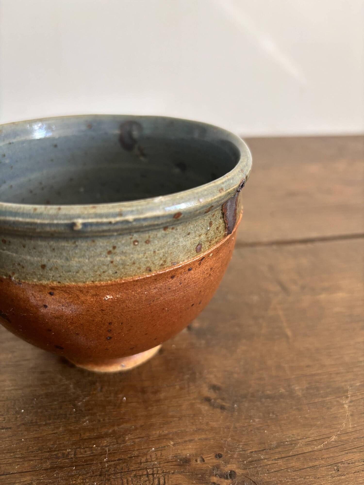 Grande tasse en grès Pierre Digan – bleu gris et terre cuite