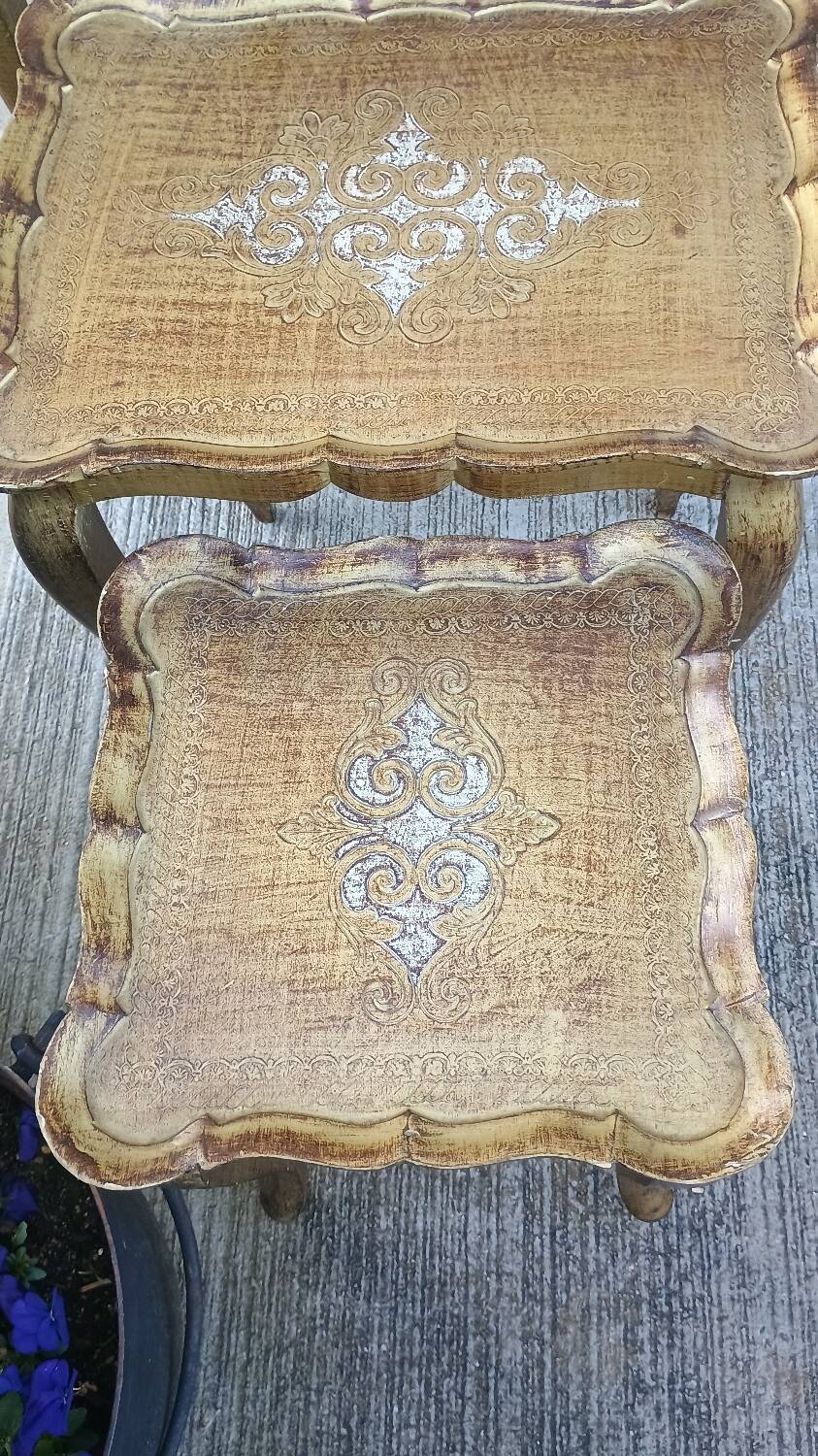 Set of three nesting tables in gilded wood in Florentine style Hollywo.