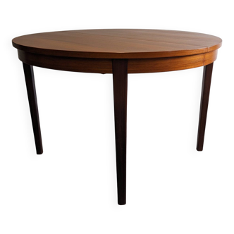 Scandinavian extendable round or oval table from the 50s/60s
