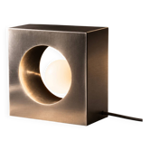 Lampe design minimaliste en métal brossé – pièce sculpturale