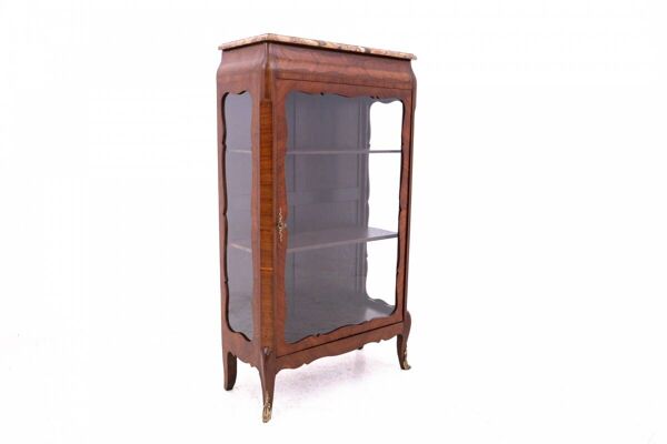 Petite vitrine ancienne française datant d'environ 1910. Après restauration.