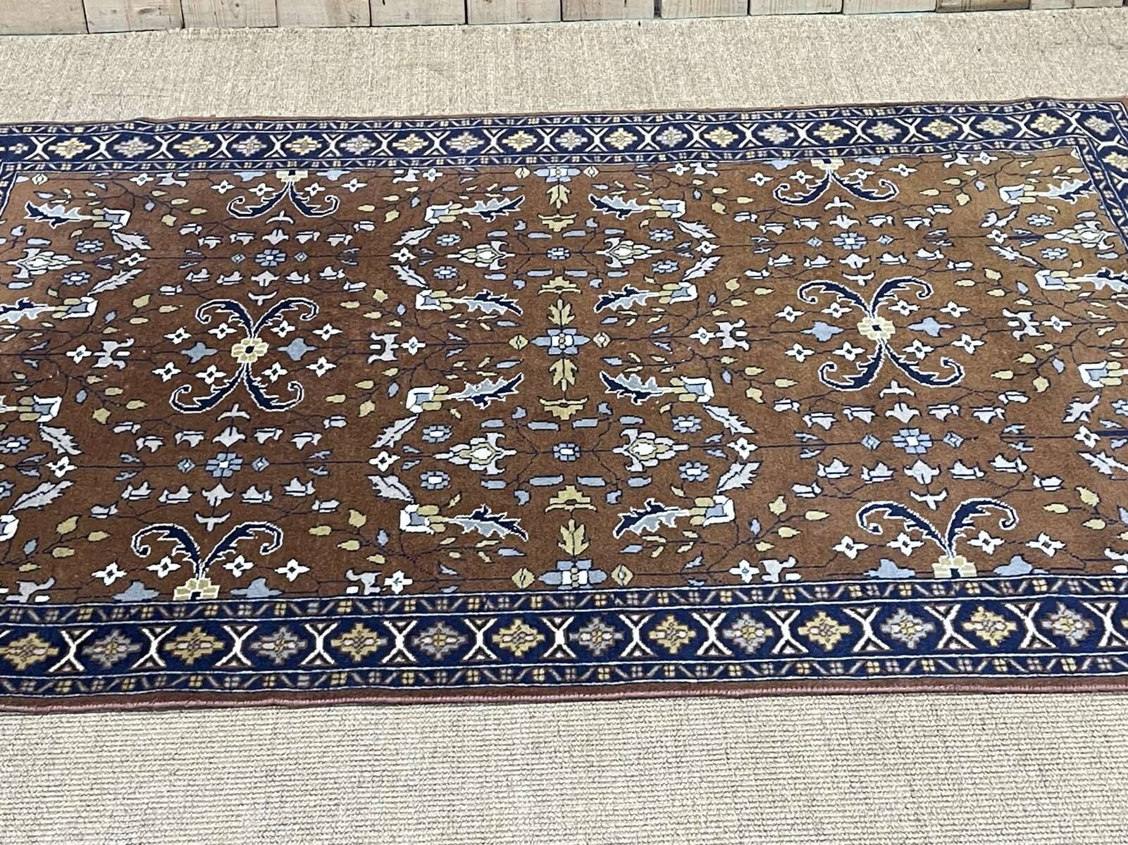 Handmade Pakistani wool rug - L=1m75 l=1m27..