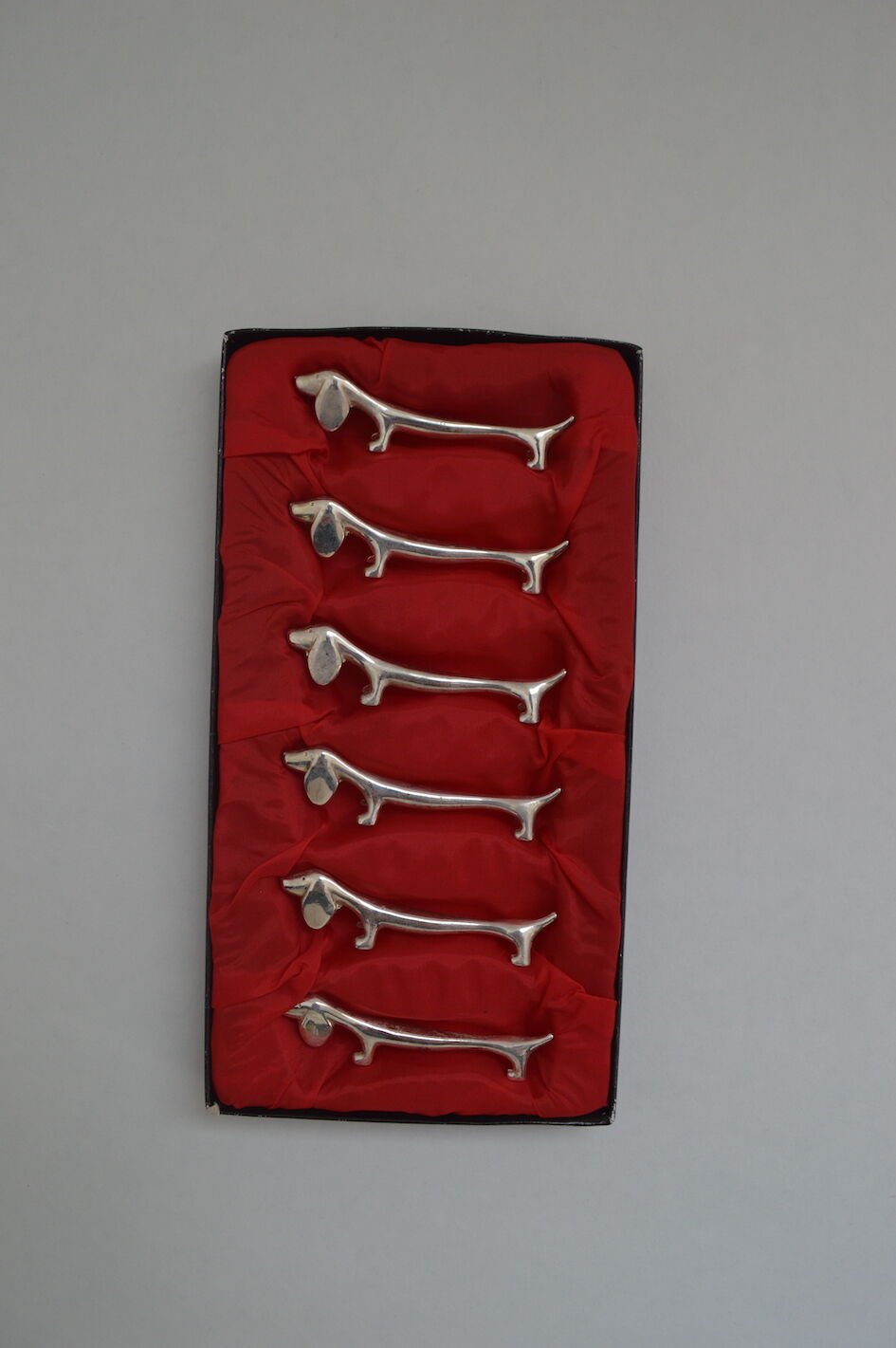 6 silver plated basset knife holders