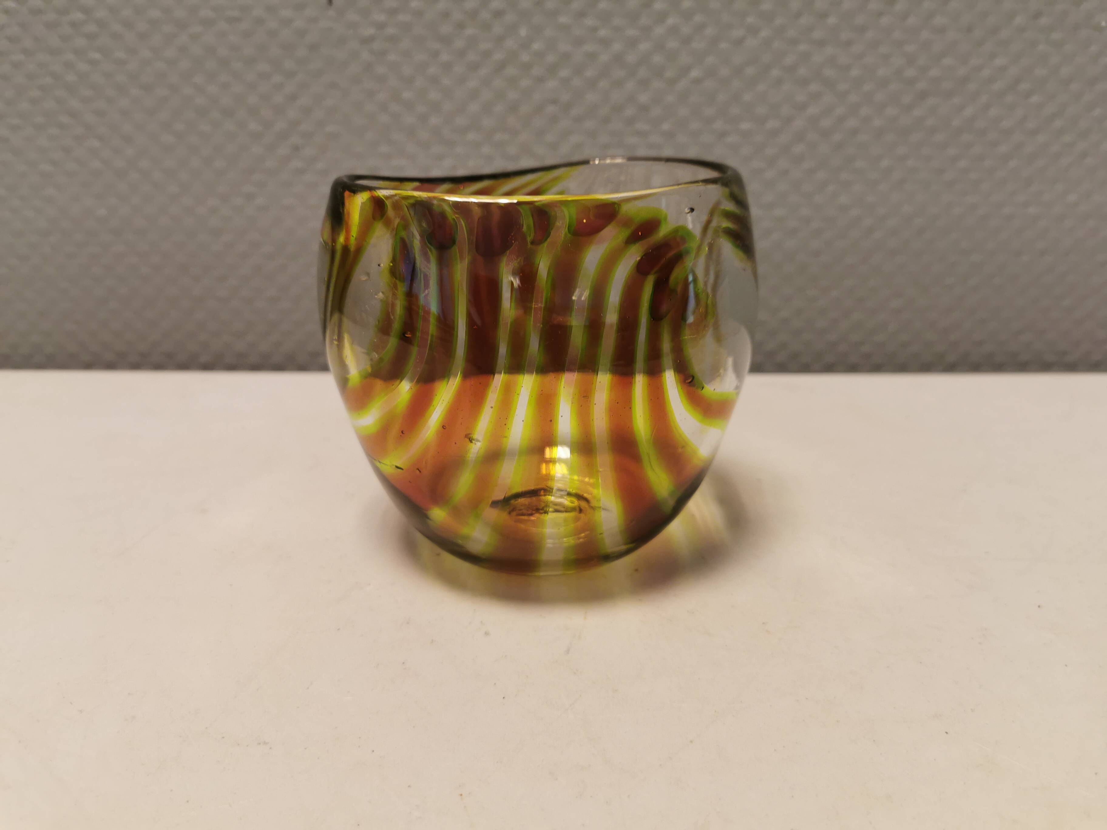 Beautiful mouth-blown vase in beautiful colours.