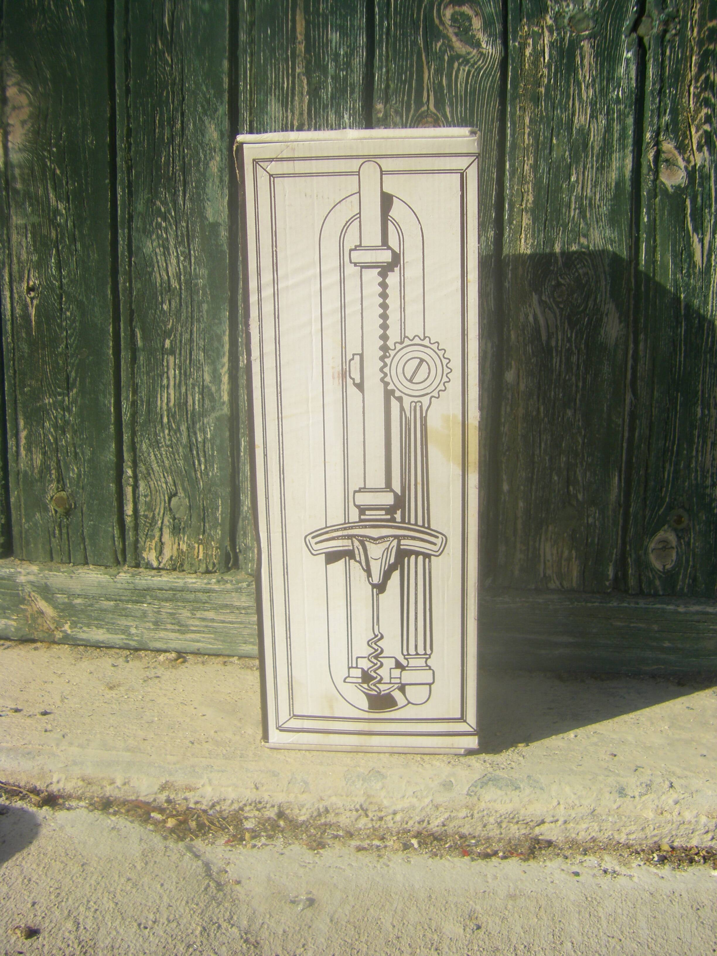 Wall rack and pinion corkscrew