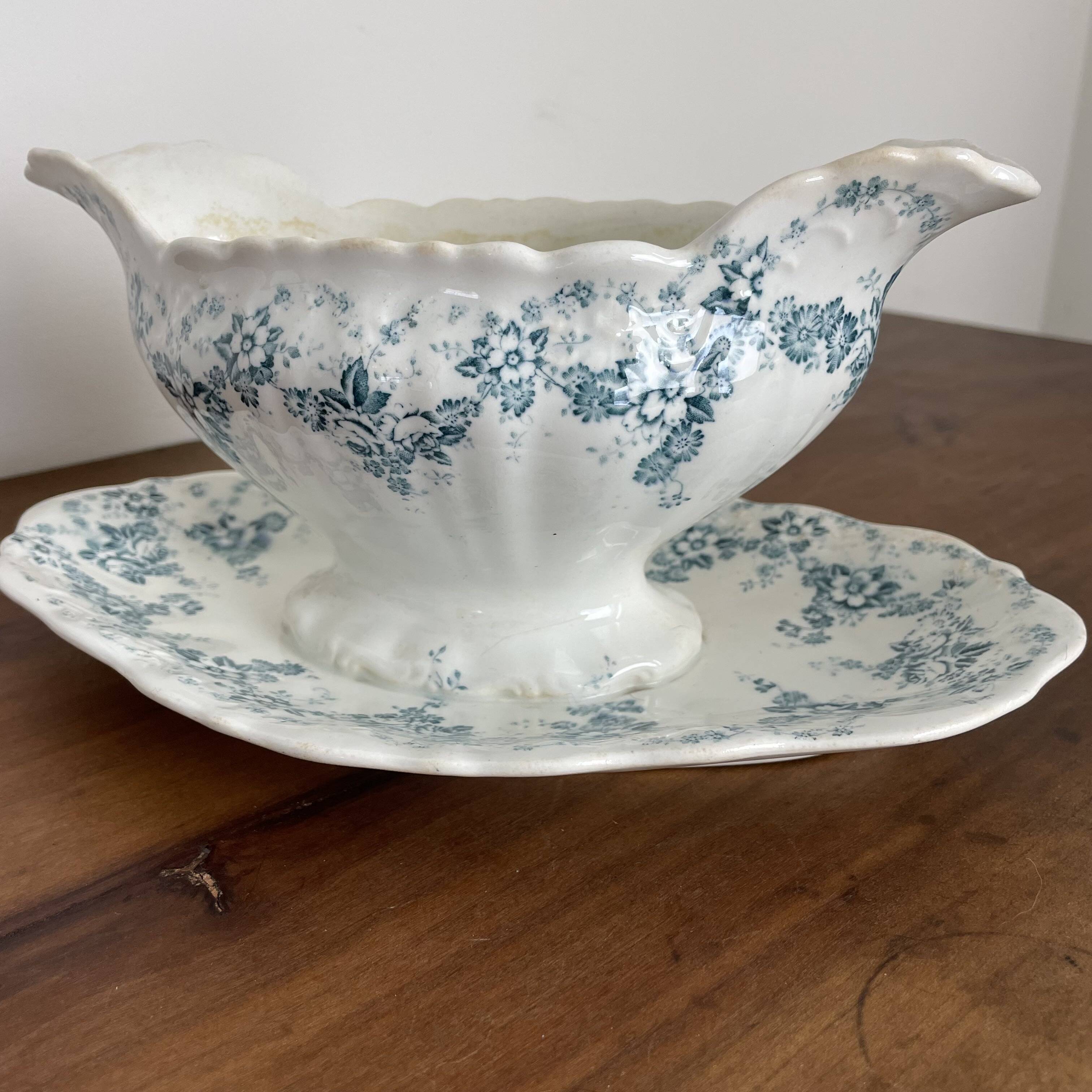 Maastricht earthenware sauce boat, Clara model