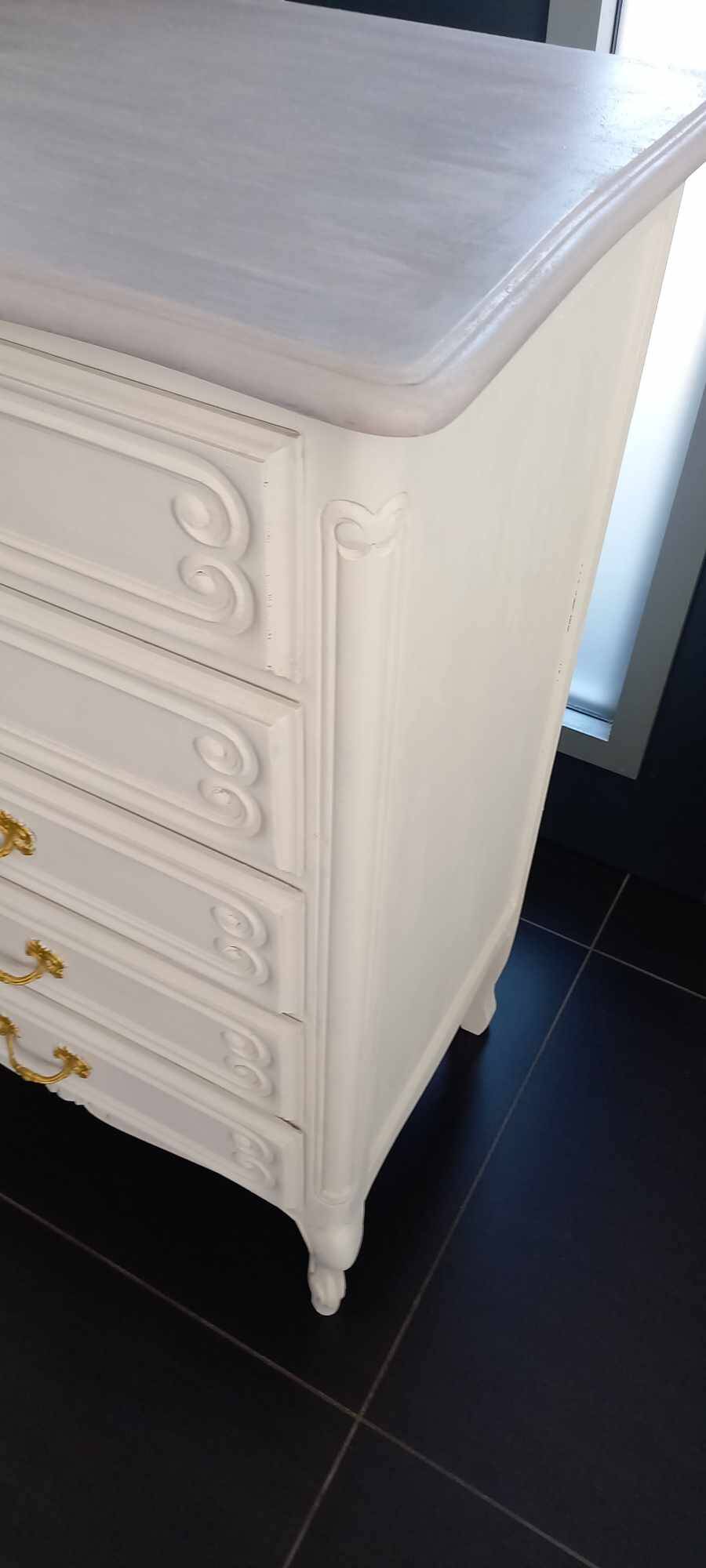 Old weekly chest of drawers