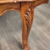 Table basse ovale style Louis XV avec plateau en verre