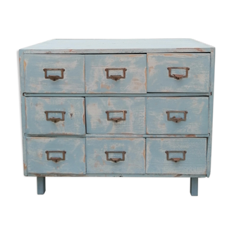 Wooden chest of drawers