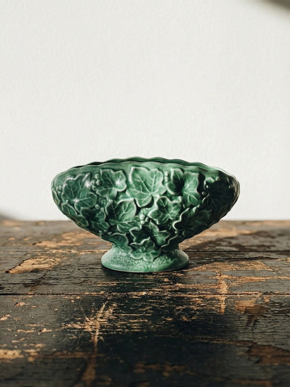 Small earthenware planter in relief barbotine style with ivy, Sylvac England.