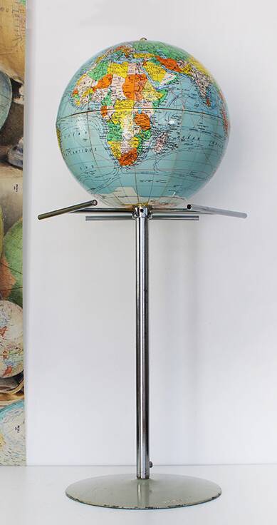 Girard and Barrère terrestrial globe