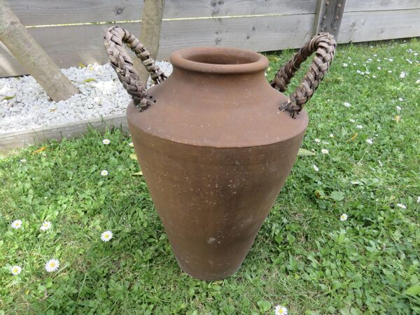 Pot de fleurs en terre cuite, anses en rotin années 30 40