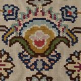 Un tapis persan oriental crème à motifs floraux – Élégance classique