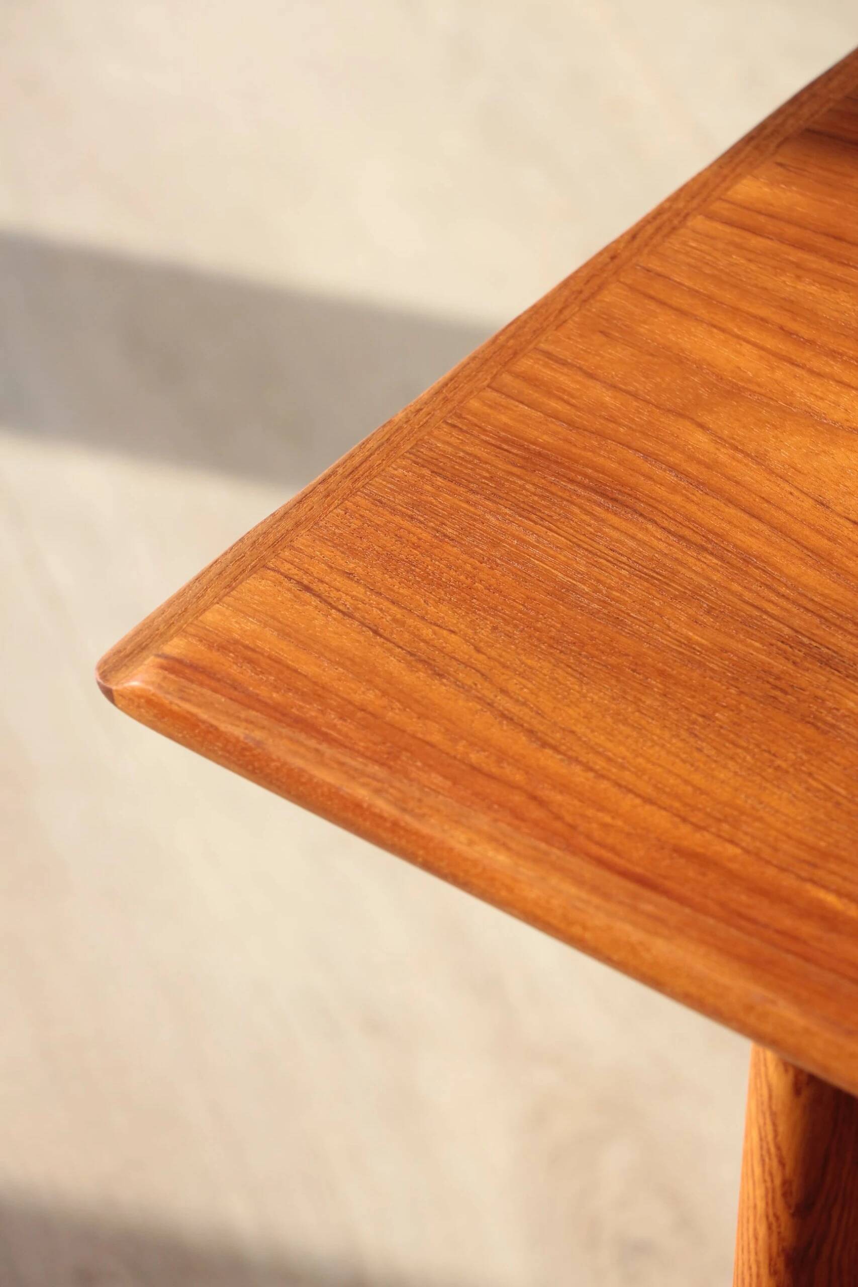 Vintage Scandinavian coffee table in teak and rattan – Danish design from the 1960s.
