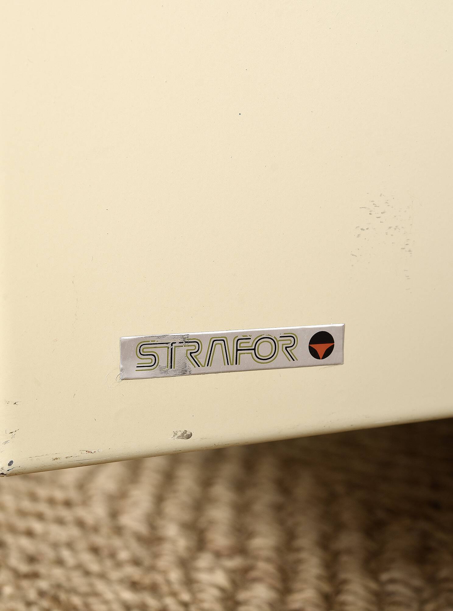 Bureau des années 50, fabriqué par la marque Strafor.