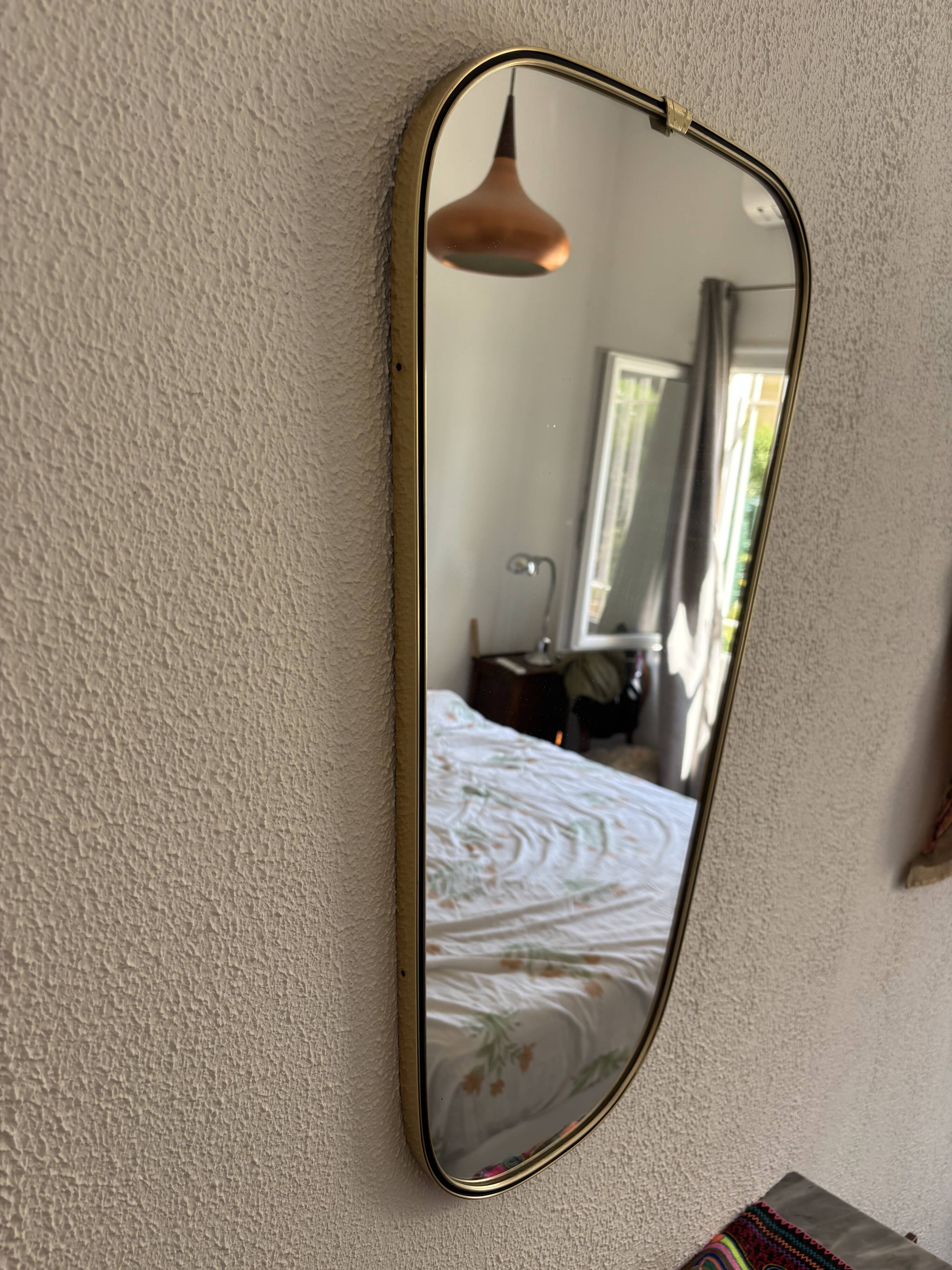 Miroir vintage 1960 rétroviseur asymétrique doré noir - 73 x 39 cm
