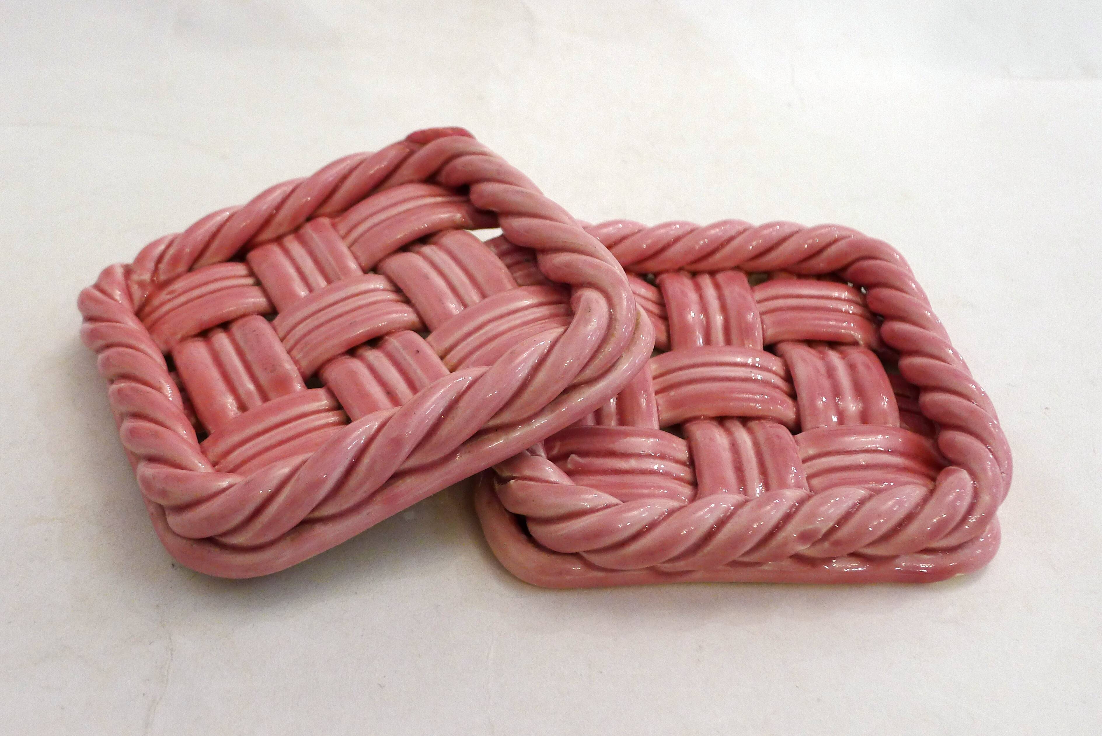 Woven pair of bottle coasters, in pink Vallauris earthenware.