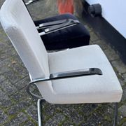 Paire de fauteuils en acier tubulaire