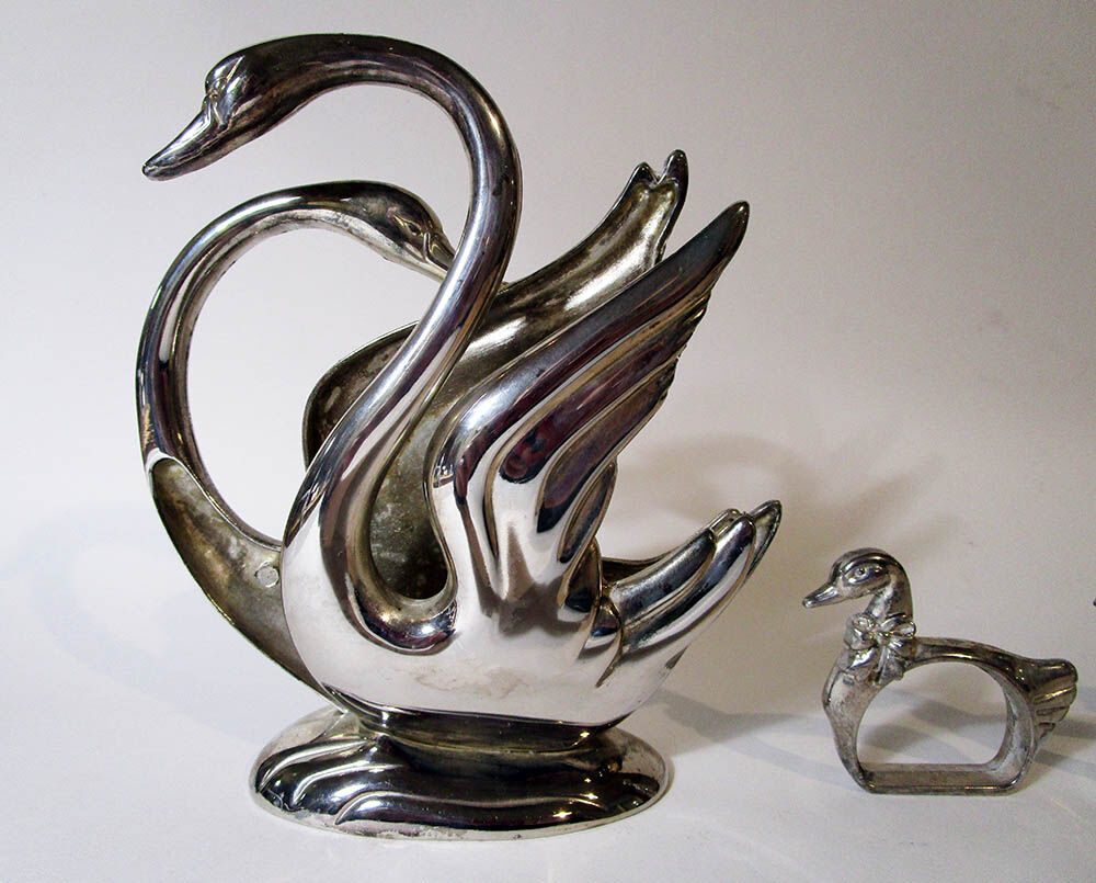 Paper towel holder with swans