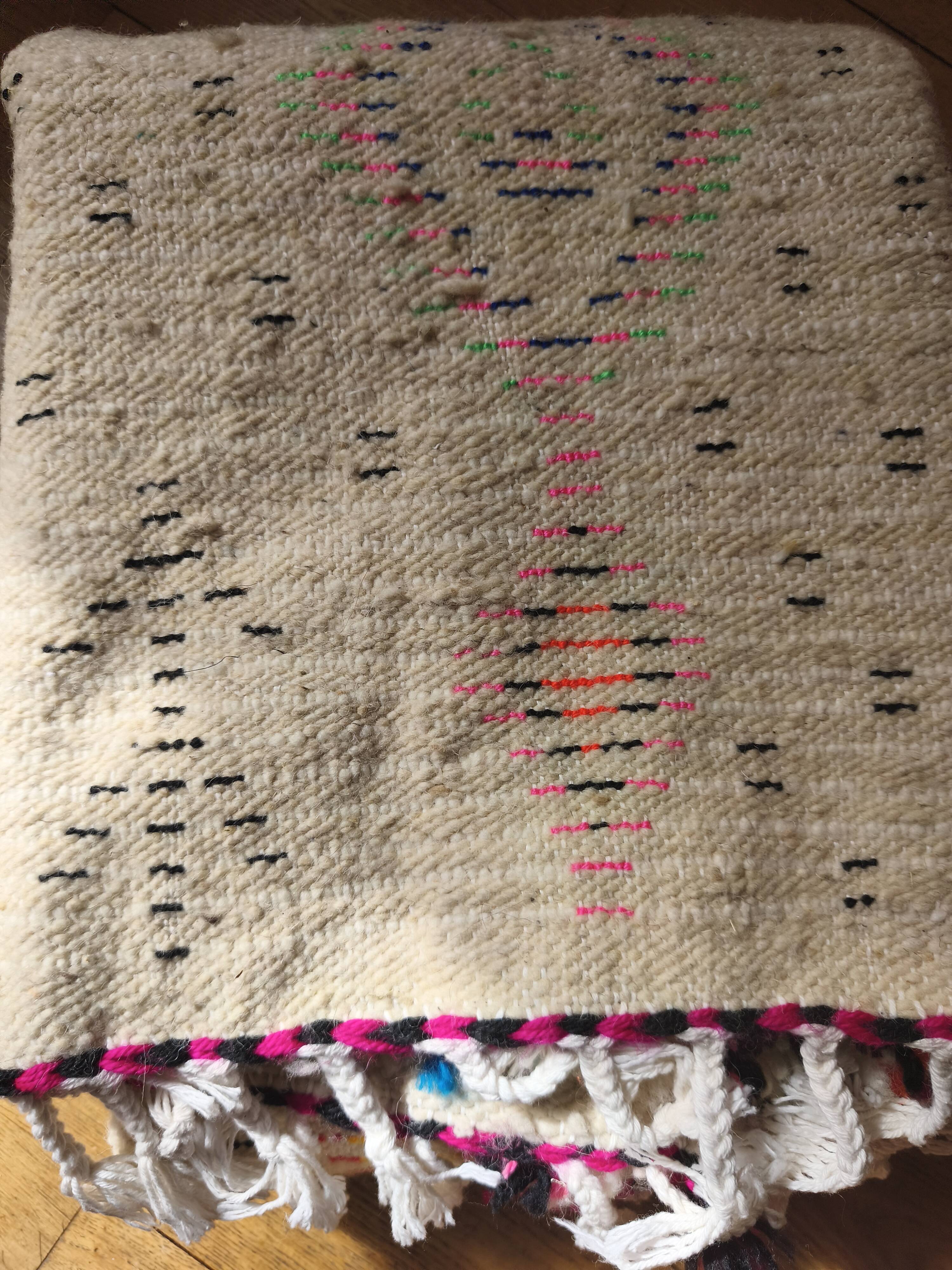 Azilal Berber rug made of natural wool from the High Atlas.