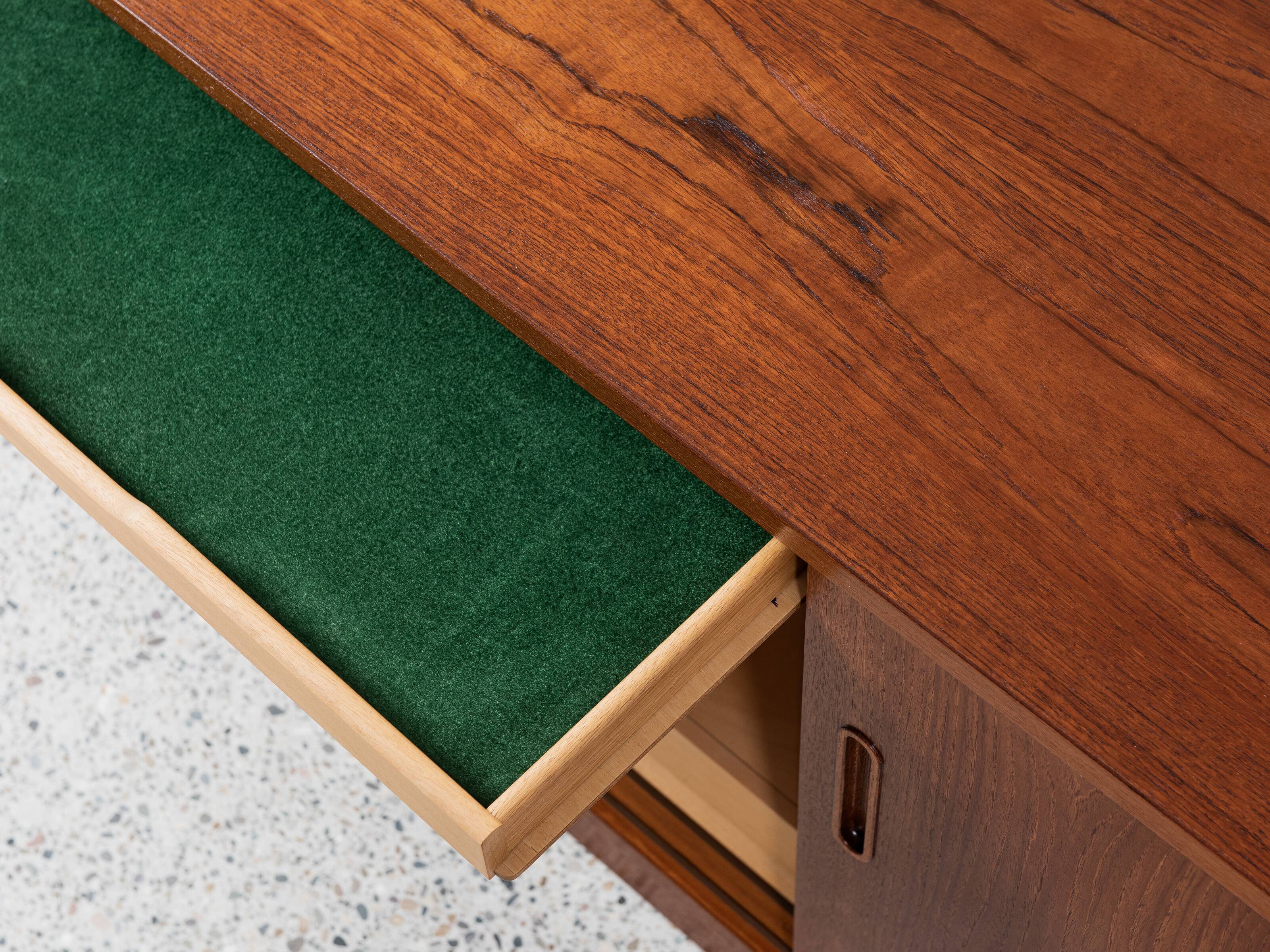 Midcentury Danish lowboard in teak with 2 sliding doors by Hundevad 1960s - 138cm