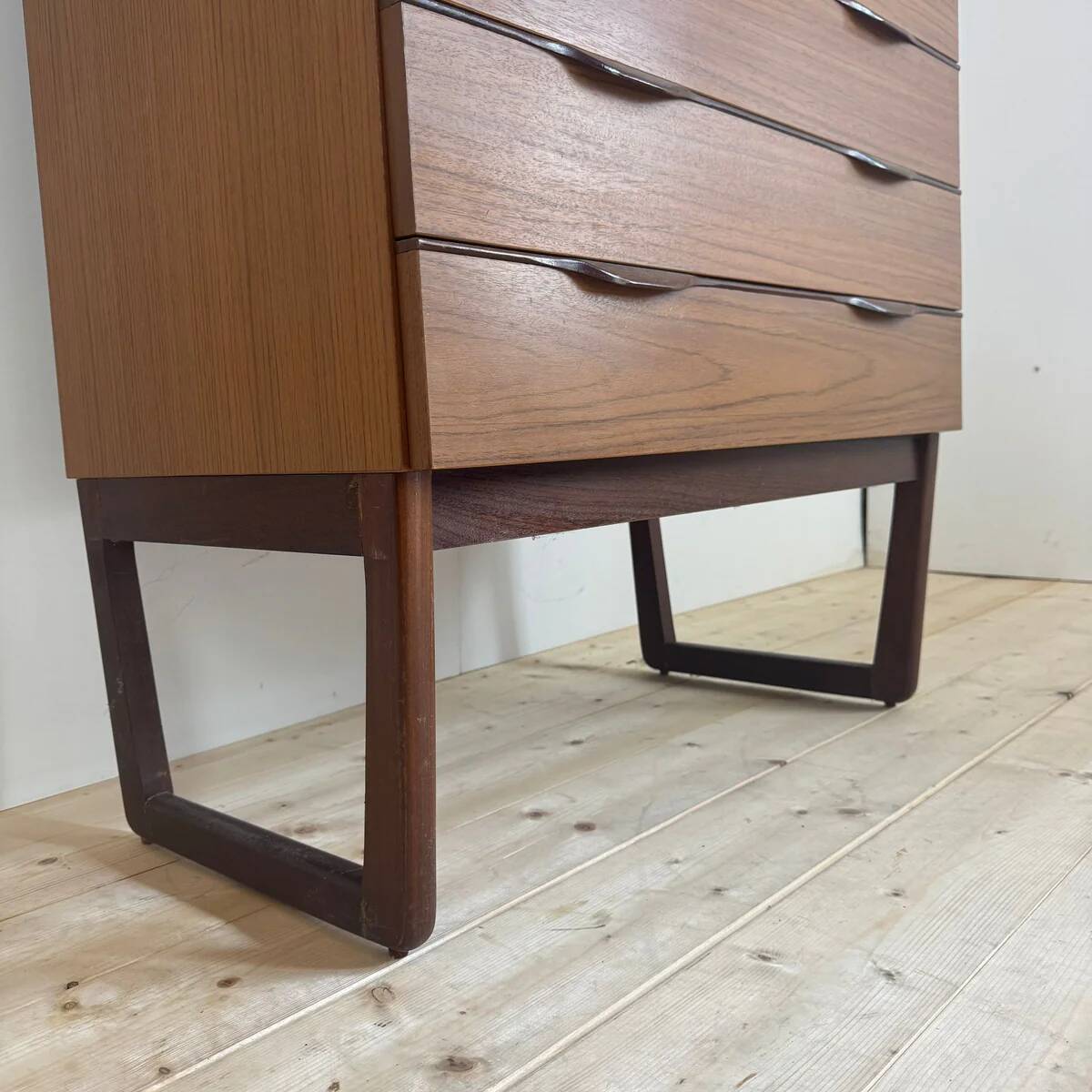 Commode mi-siècle, Royaume-Uni, années 60