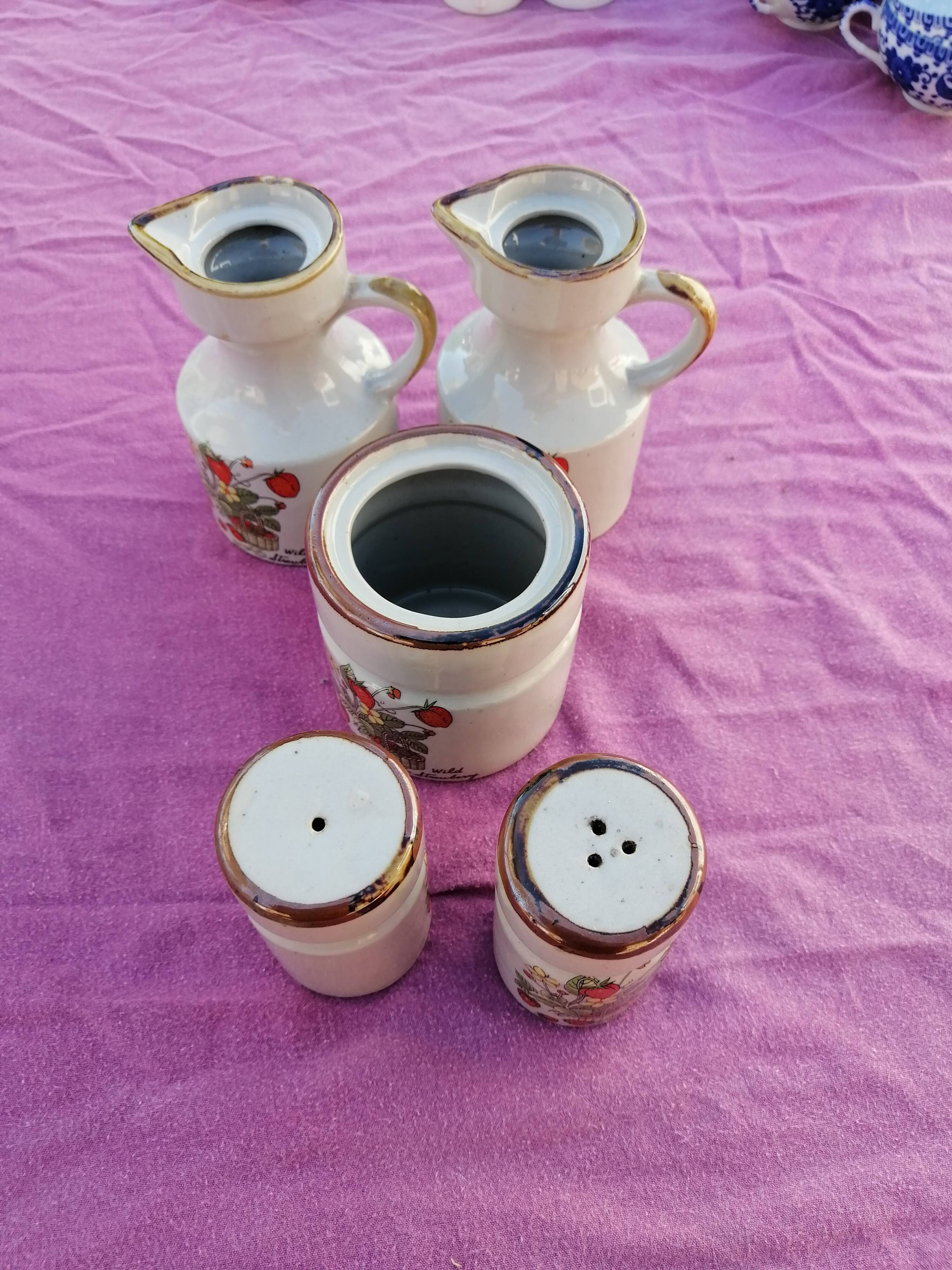 Set oil vinegar salt pepper mustard in ceramic