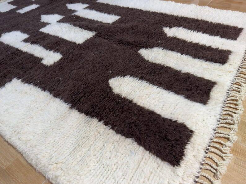 Large handcrafted Berber rug 225cmx325cm