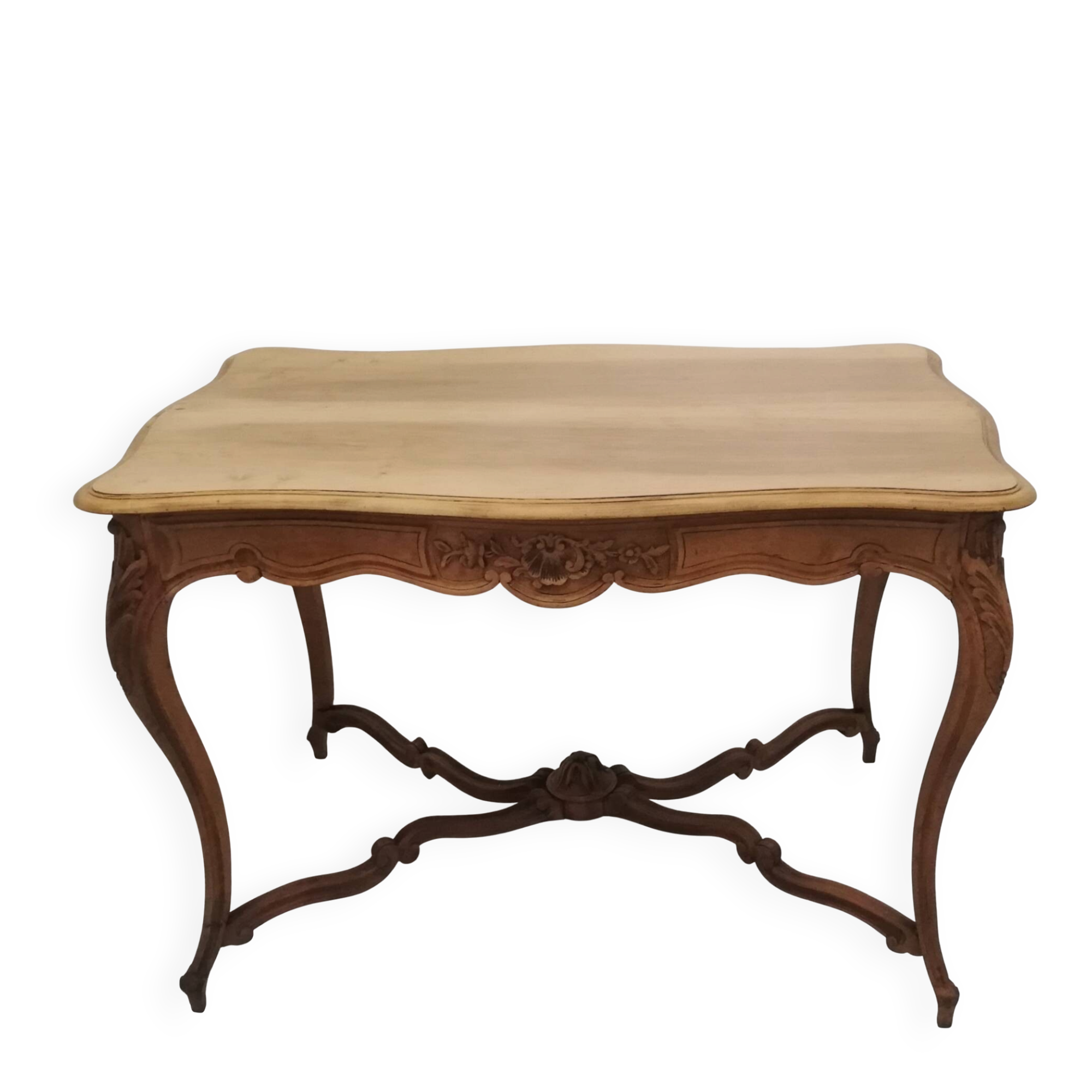 Table à tiroir de style Louis XV
