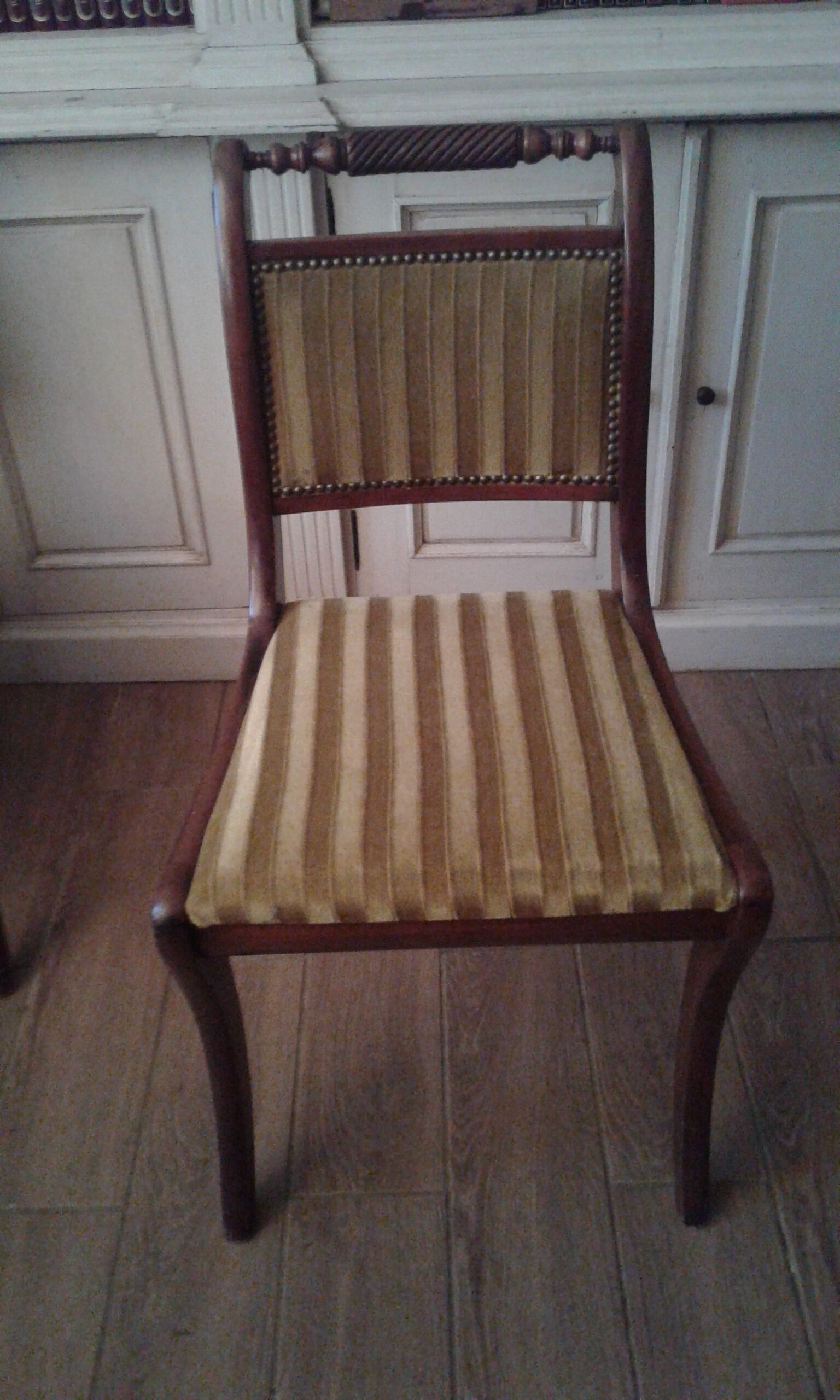 Dining room's table and 4 chairs, english style