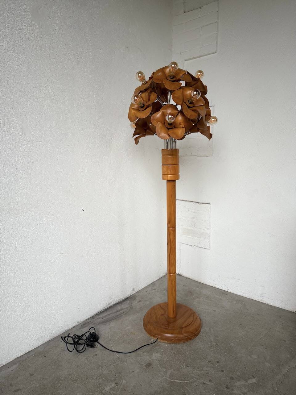 Ornamental floor lamp with "flower" patterns from the 1970s.