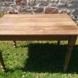 Oak table with turned legs