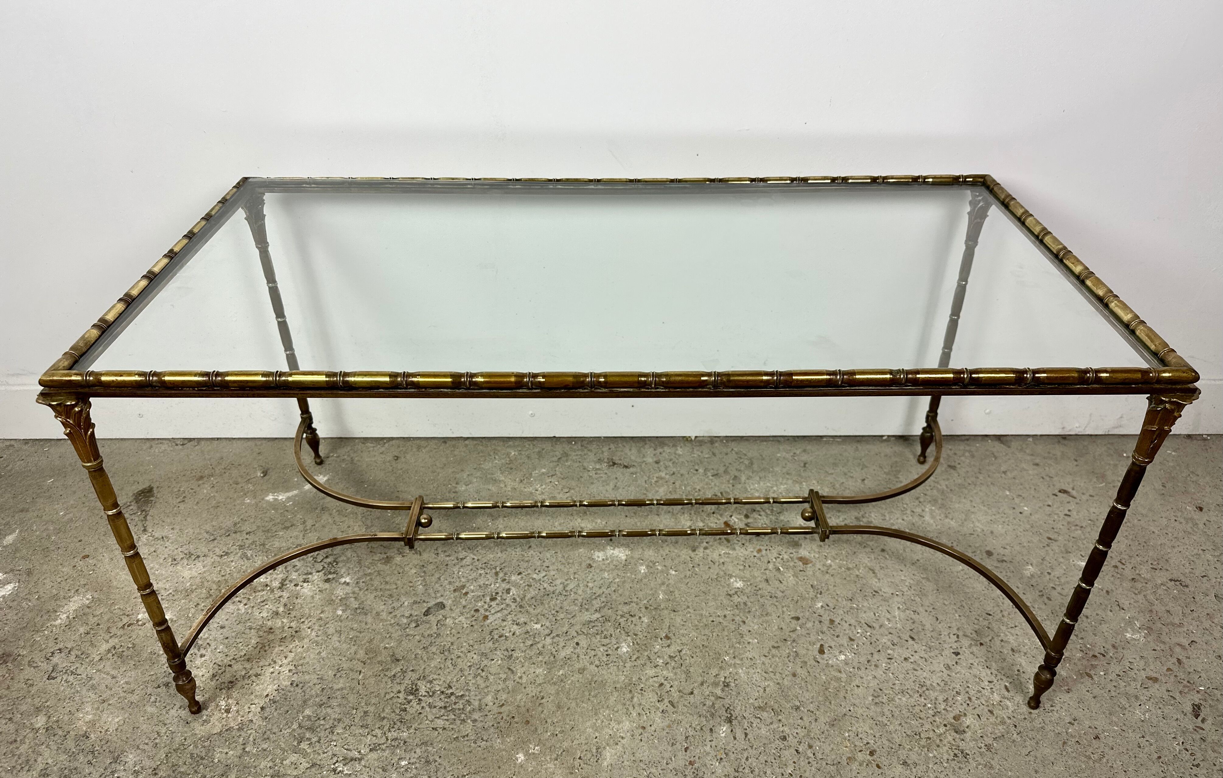 Table basse en bronze doré 1960