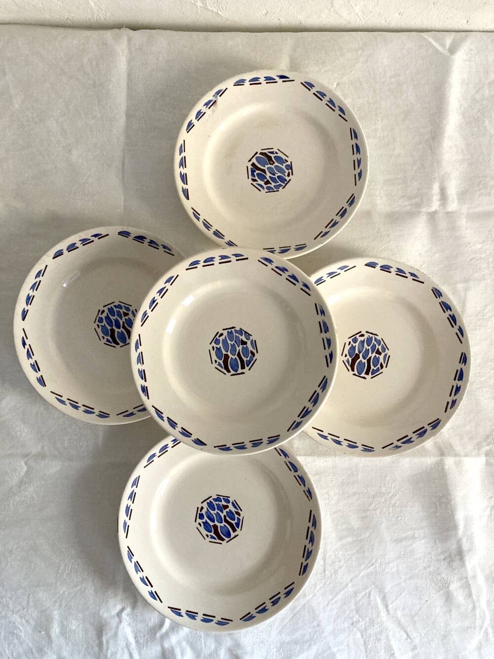5 serving plates, ironstone from Longchamp, Arlette pattern, 1950